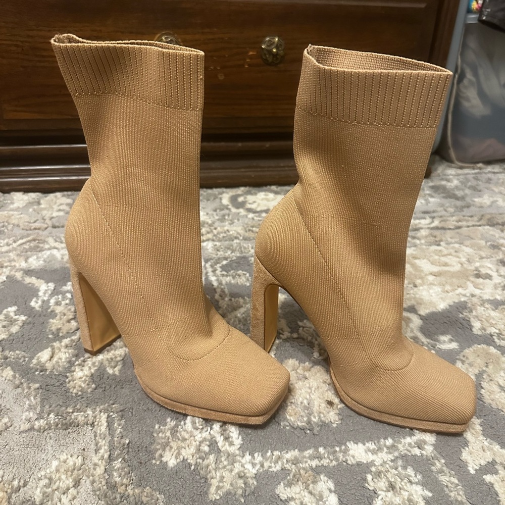 Lulu's Tan Ankle Sock Booties Size 6